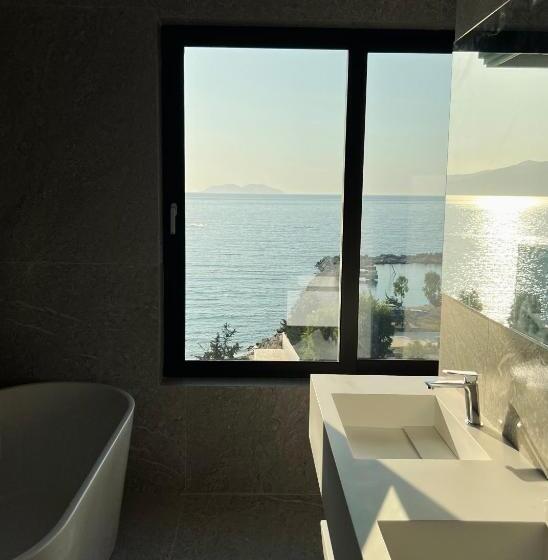 Трехместный Superior Вид на Море, Mazarine Hotel, Vlorë, Albania