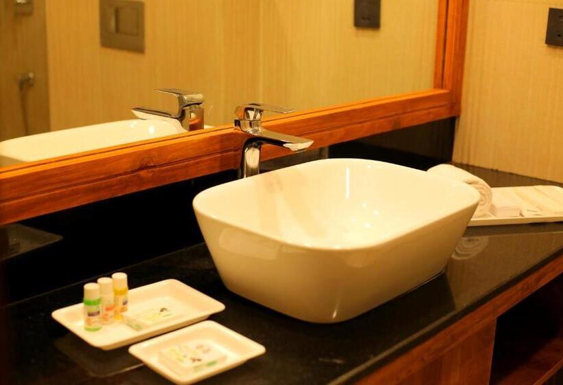 스탠다드 룸 킹사이즈 침대, Voco Jim Corbett, An Ihg