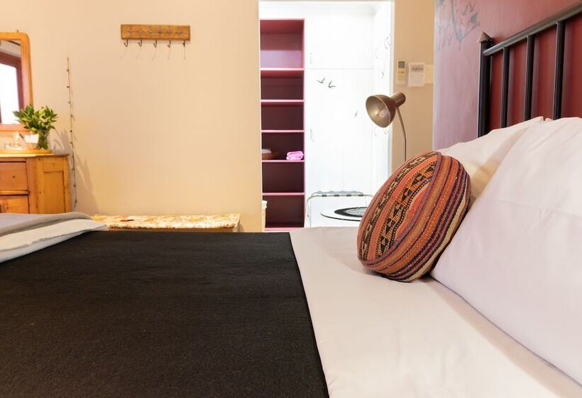 Номер Deluxe, Earthbound Guest House