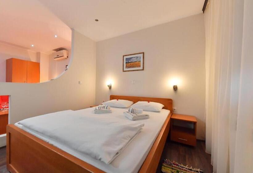 آپارتمان 1 خوابه, Apartments & Accommodation Stojic