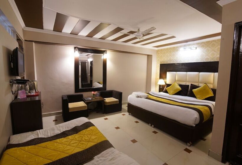 디럭스 룸, Ashirwad Hotel And Spa