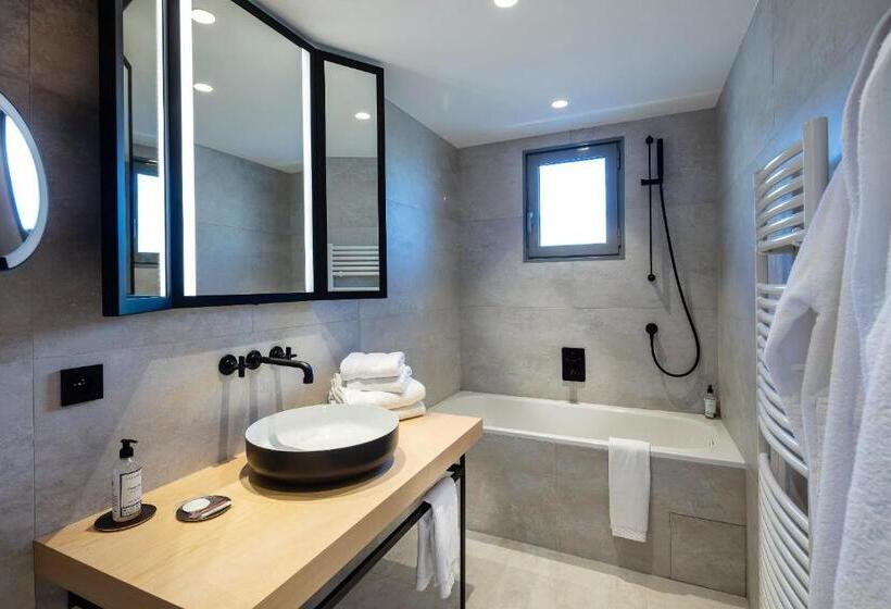 Suite with lake view, Atmospheres