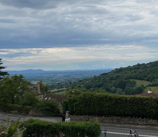 Номер Стандарт, Cleeve Hill