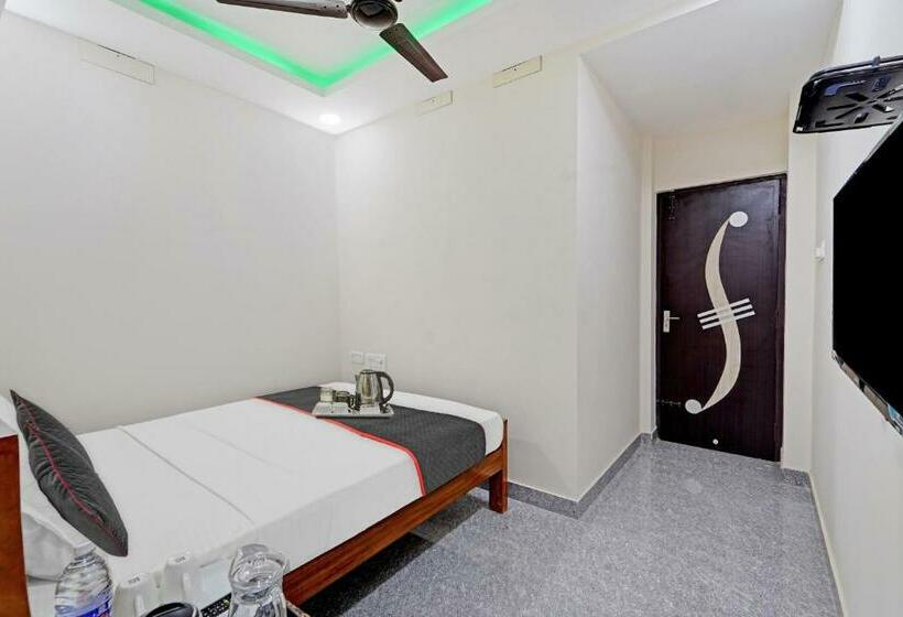 デラックスルーム, Super Townhouse 1096 Hotel Redfox Nungambakkam Near Apollo & Shankar Nethralaya Hospital