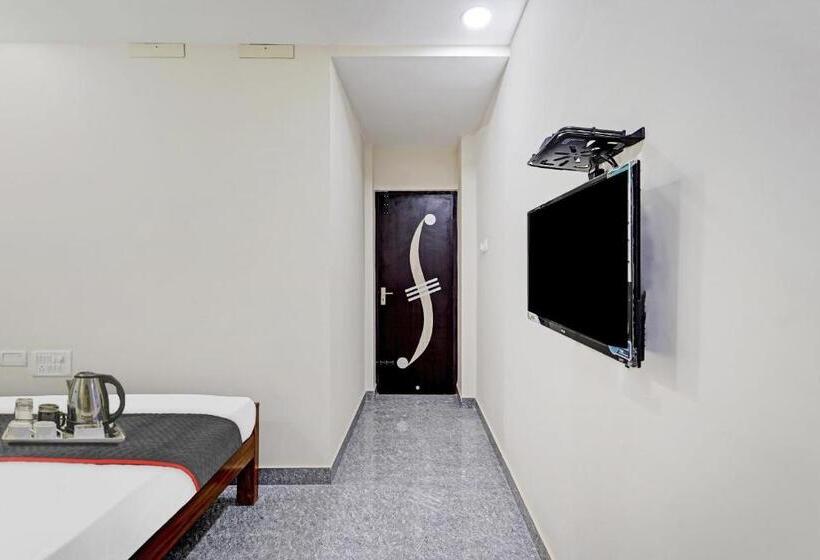 デラックスルーム, Super Townhouse 1096 Hotel Redfox Nungambakkam Near Apollo & Shankar Nethralaya Hospital