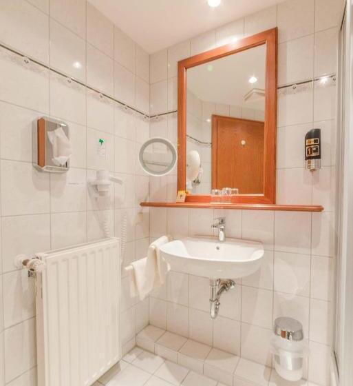 غرفة قياسية مطلّة علي الحديقة, Markgraf