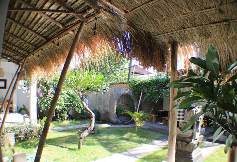 Кровать в Общей Комнате, Black Sand Hostel Amed