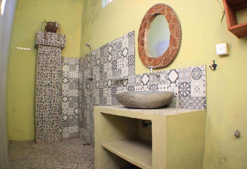 Кровать в Общей Комнате, Black Sand Hostel Amed