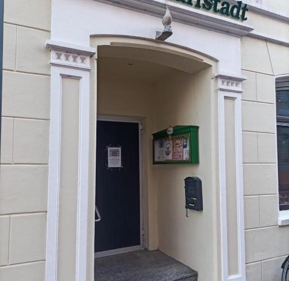 标准单人间, An Der Karlstadt