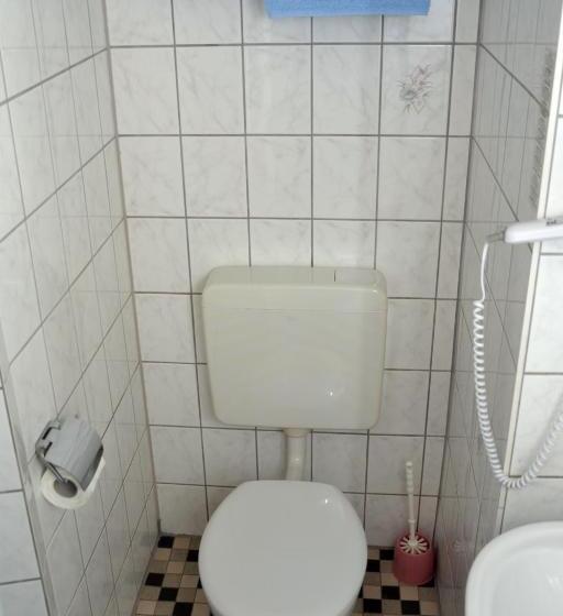 标准单人间, An Der Karlstadt