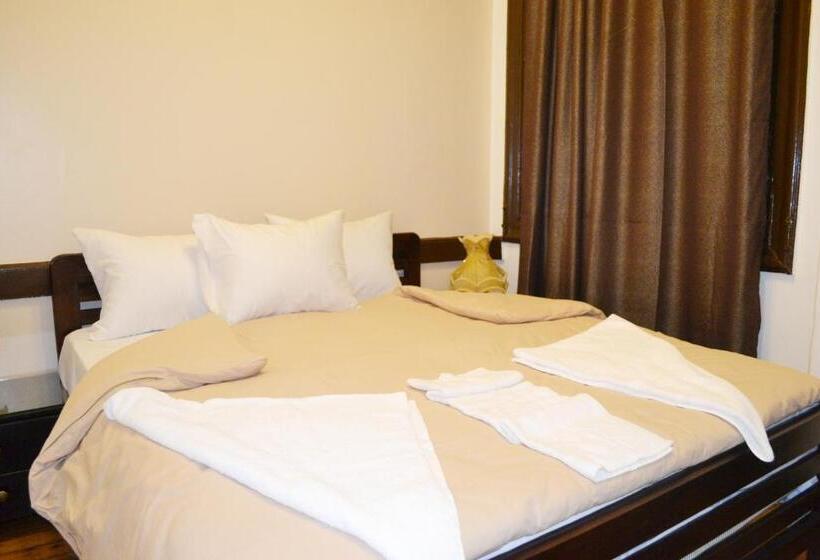 اتاق استاندارد یک نفره, Cecilia Hostel