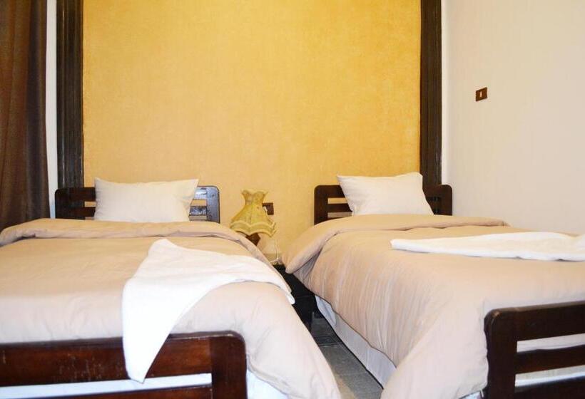 اتاق استاندارد با سرویس بهداشتی مشترک, Cecilia Hostel