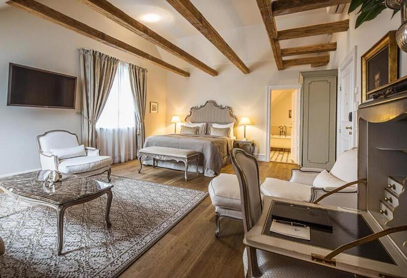 سوییت جونیور, Kokkedal Slot Copenhagen