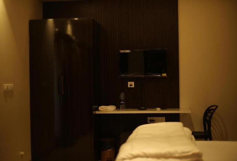 ファミリールーム, L. R Residency
