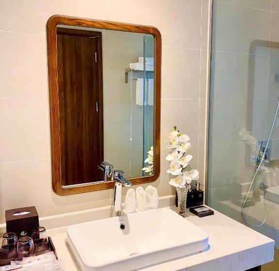 اتاق سه نفره دلوکس با چشم‌انداز دریا, Vipol Mui Ne Hotel & Spa