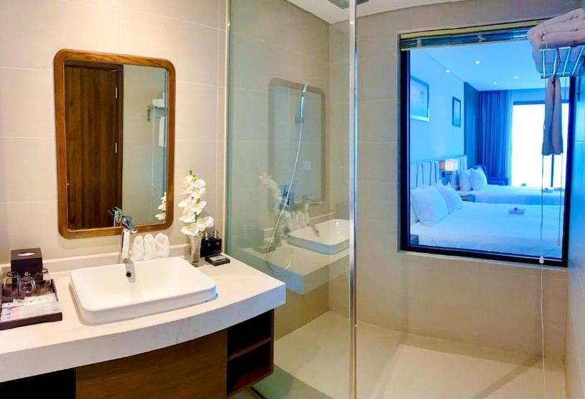 اتاق سه نفره دلوکس با چشم‌انداز دریا, Vipol Mui Ne Hotel & Spa