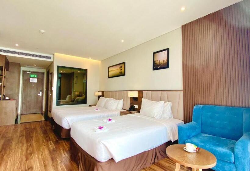 اتاق سه نفره دلوکس با چشم‌انداز دریا, Vipol Mui Ne Hotel & Spa