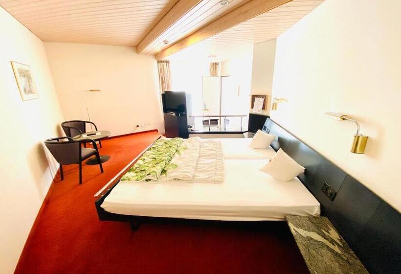 Номер Deluxe с Балконом, Gasthof Kreuz Egerkingen