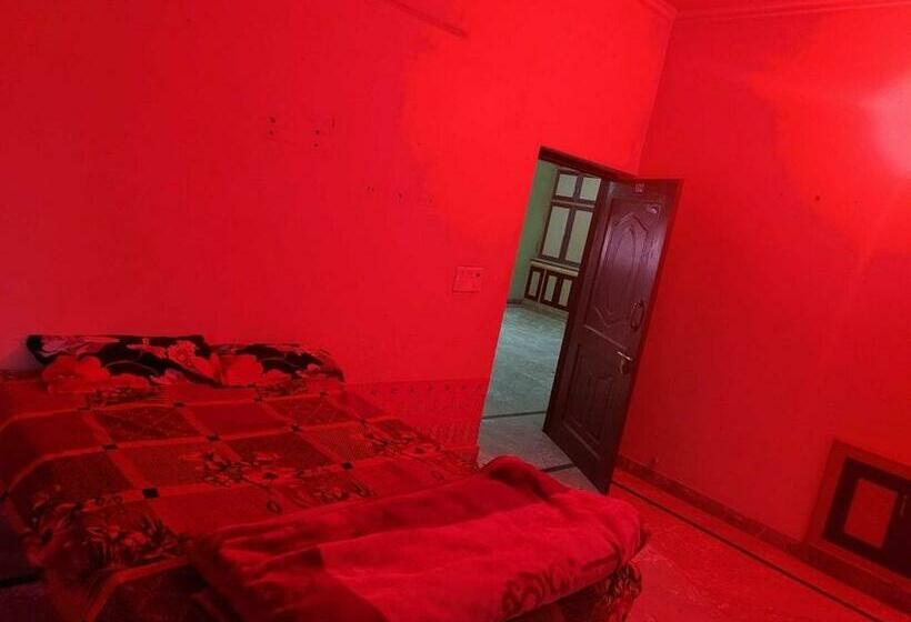 Трехместный Номер Классика, Oyo 88404 Golden Oyo Guest House