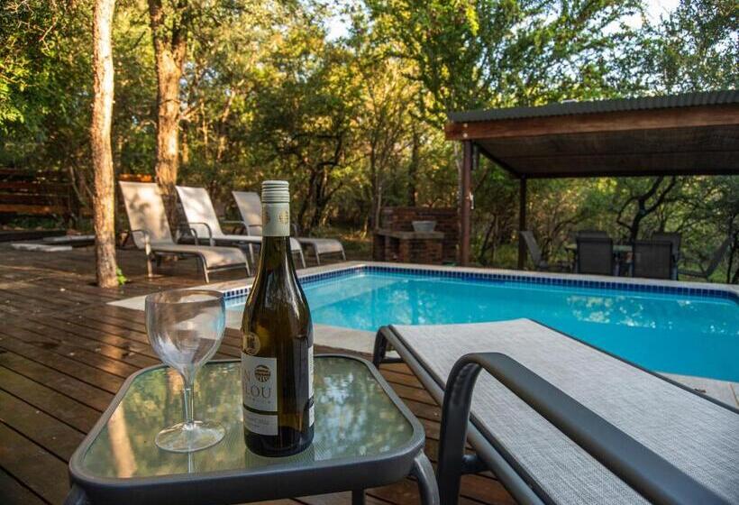 プールビュースタンダードルーム, Thornforest Luxury Bush Lodge