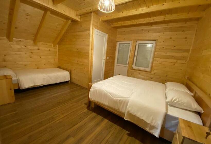Номер Стандарт с Балконом, Adenisi Guesthouse