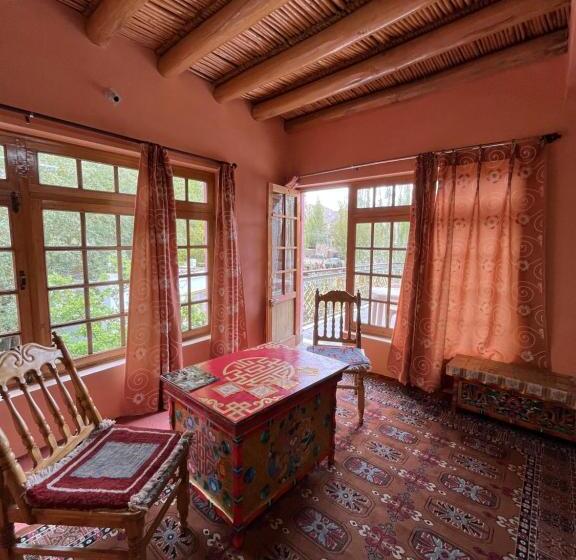 Quarto Deluxe com Sacada, Napishu Guest House