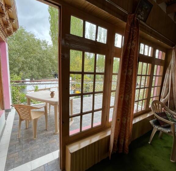 Quarto Deluxe com Sacada, Napishu Guest House