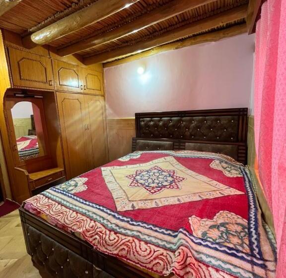 Quarto Economy, Napishu Guest House