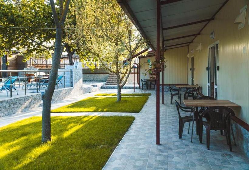اتاق کلاسیک سه تخته, Guest House Nevena