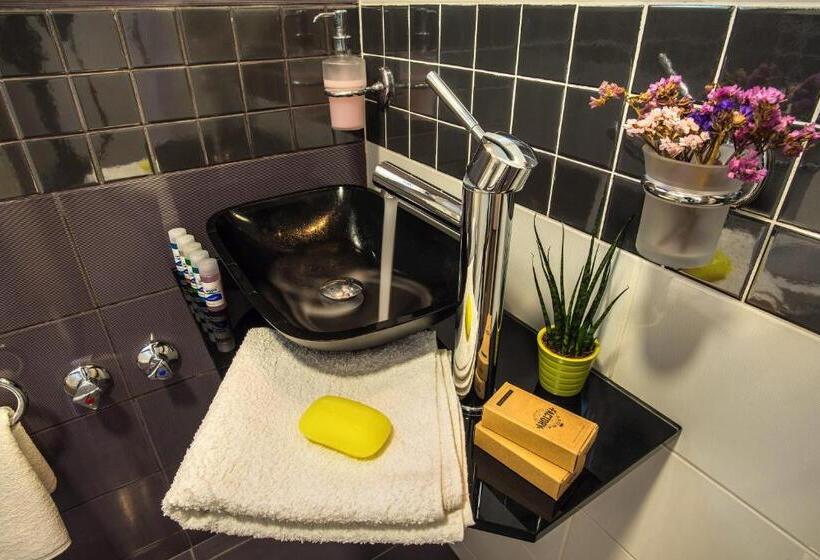 经济型三人房间, Semiramis Guesthouse