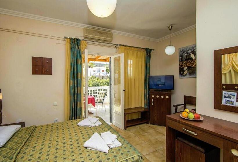 标准三人间, Semiramis Guesthouse