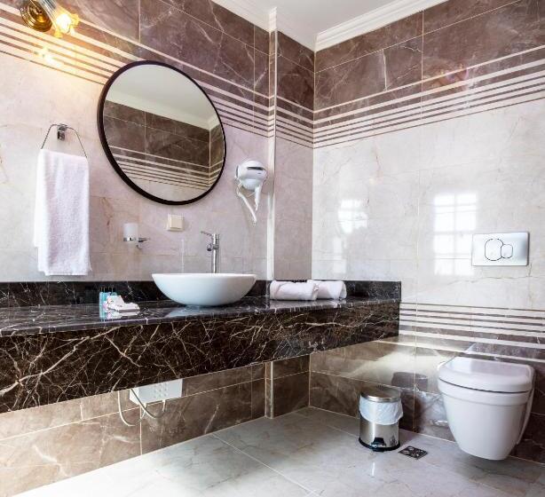 اتاق استاندارد سه نفره, Woo Town Suites