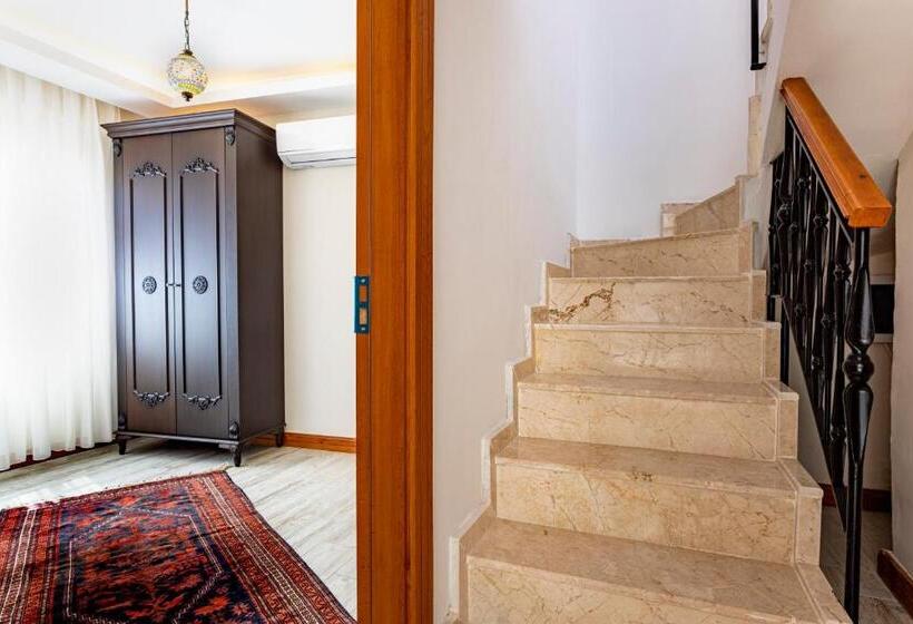 سوییت با چشم‌انداز دریا, Woo Town Suites