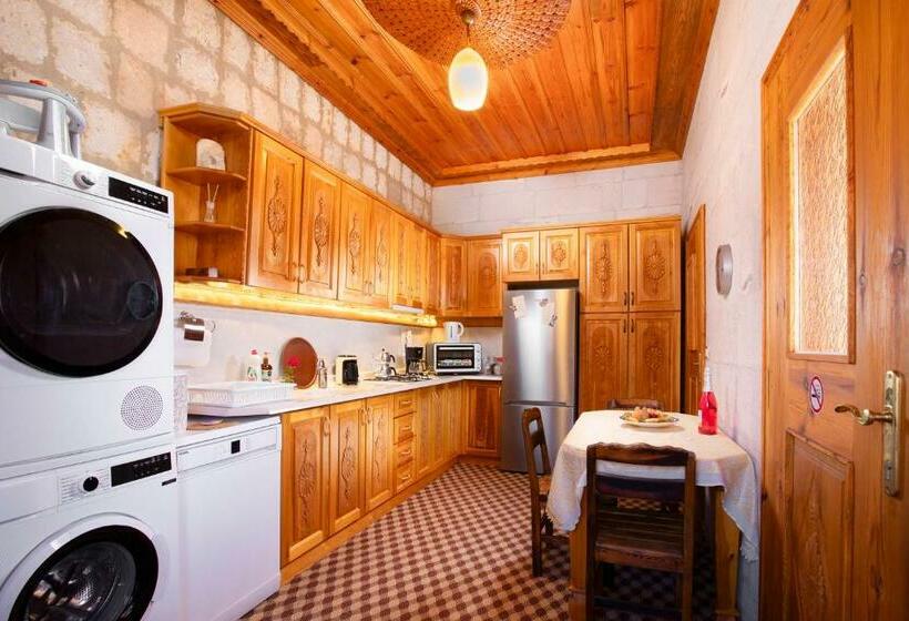 Дом 1 Спальня, Peri̇ Cave Konak