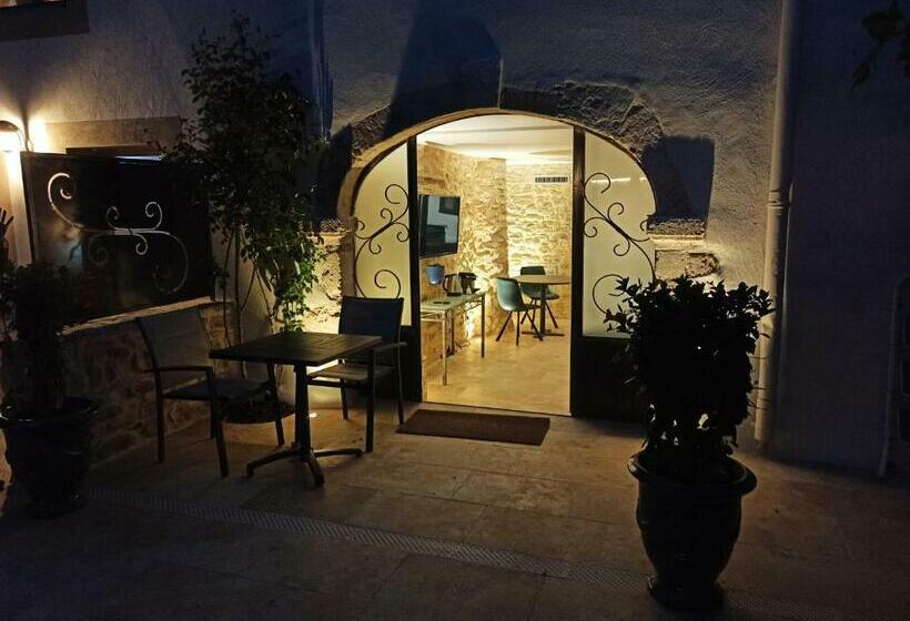 Стандартный Номер Кровать Кинг, Chambre D Hôte Avec Spa Privatif Domaine Les Nuits Envôutées   Gard