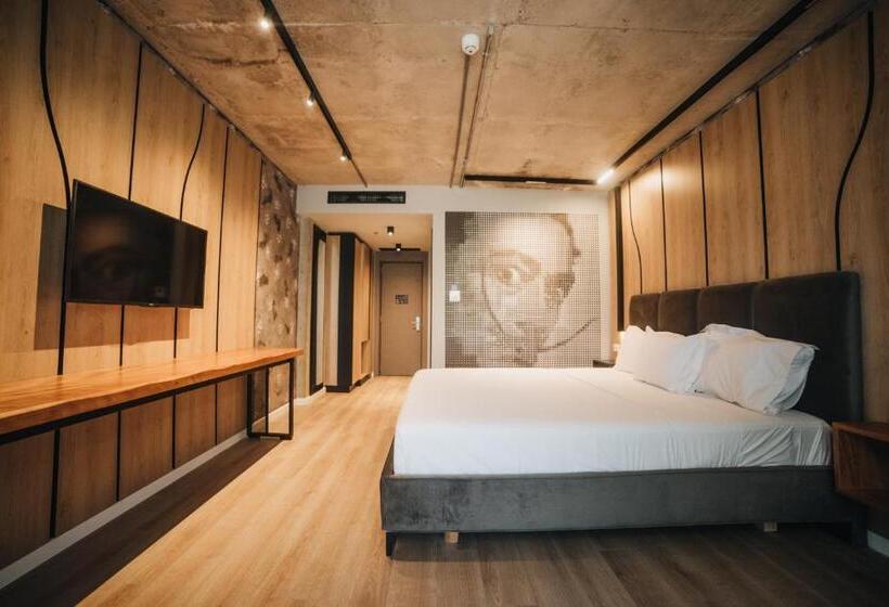 اتاق لوکس با چشم‌انداز دریا, Amr Hotel Durres