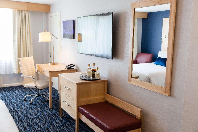 Номер Стандарт Адаптированный для Инвалидов, Capitol Plaza Hotel Montpelier Tapestry Collection By Hilton