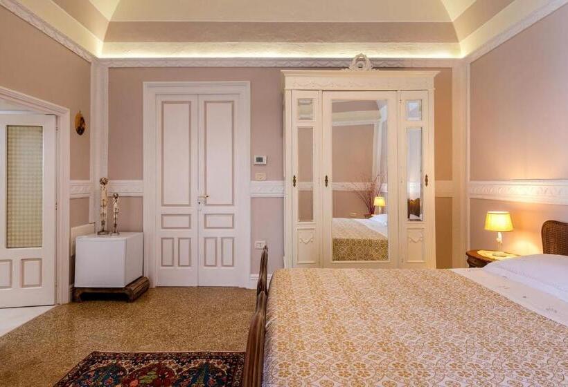 اتاق استاندارد با تخت بزرگ, Palazzo Tre Cardi