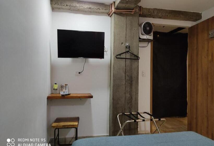 스탠다드 룸, Carriqui Underground