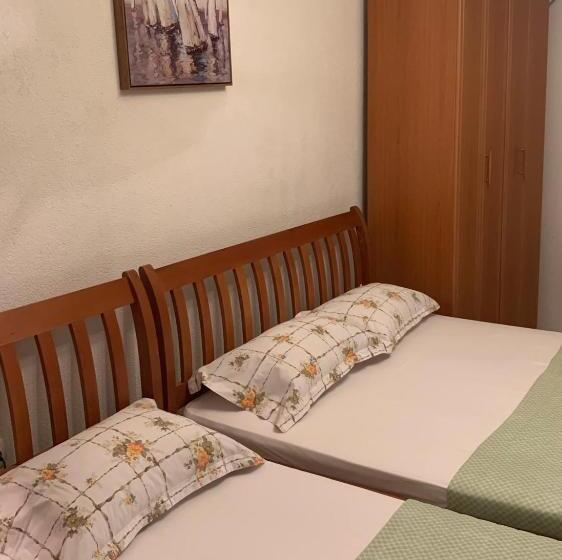 اتاق خانوادگی, Guest House Nuhii