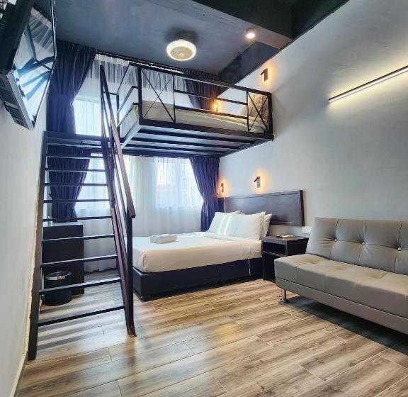 Семейный Номер Deluxe, Georgetown Inn By Sky Hive