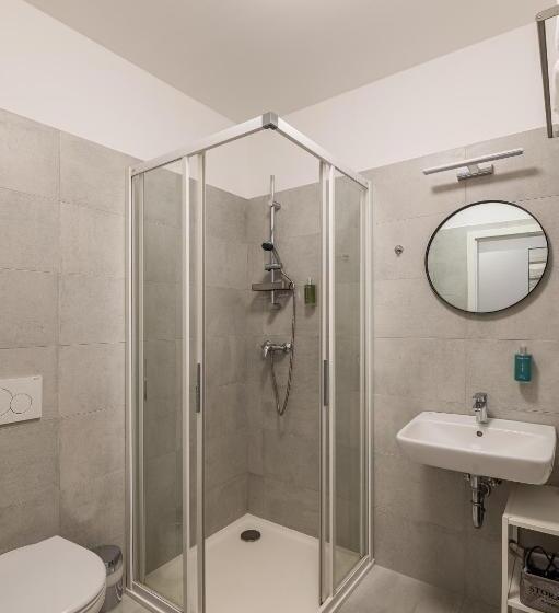 Стандартный Номер Кровать Кинг, Restovna