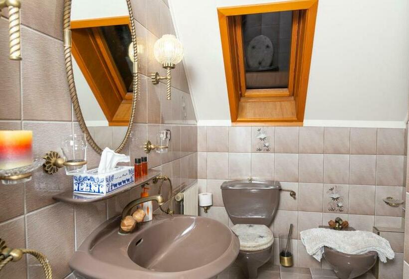 اتاق خانوادگی, B&b L Eden