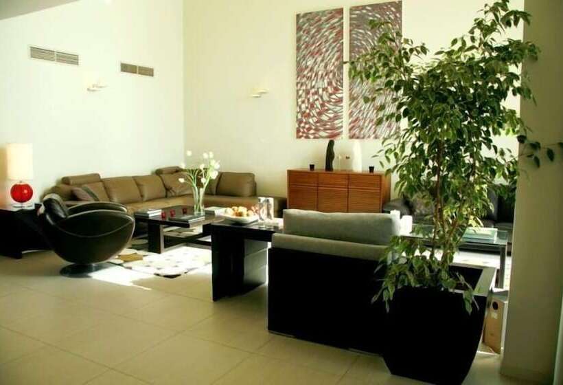 کلبه ییلاقی, The Sealoft Boutique Chalets