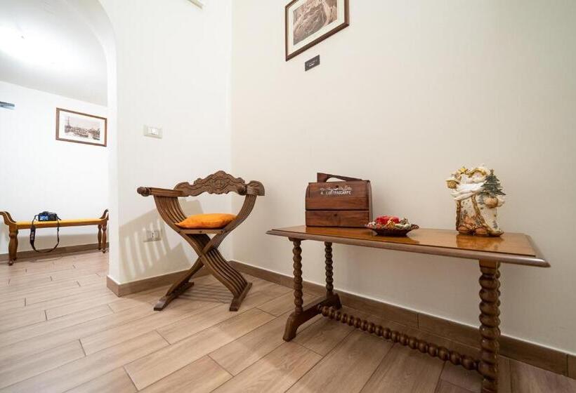 اتاق راحتی سه تخته, Le Vie Del Centro B&b