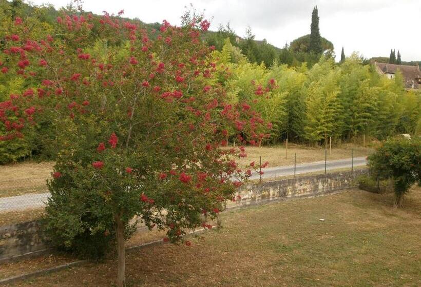 Номер Стандарт Вид на Сад, Les Noyers