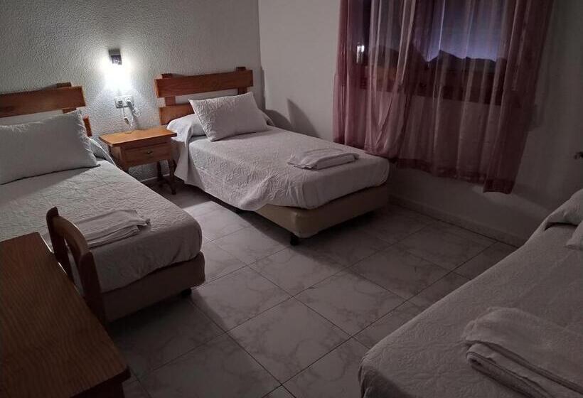 Номер Стандарт Вид на Сад, Hostal Sierra De Gredos