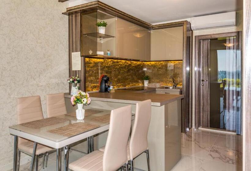 Апартаменты Superior 1 Спальня Вид на Море, Apartcomplex Golden Bay