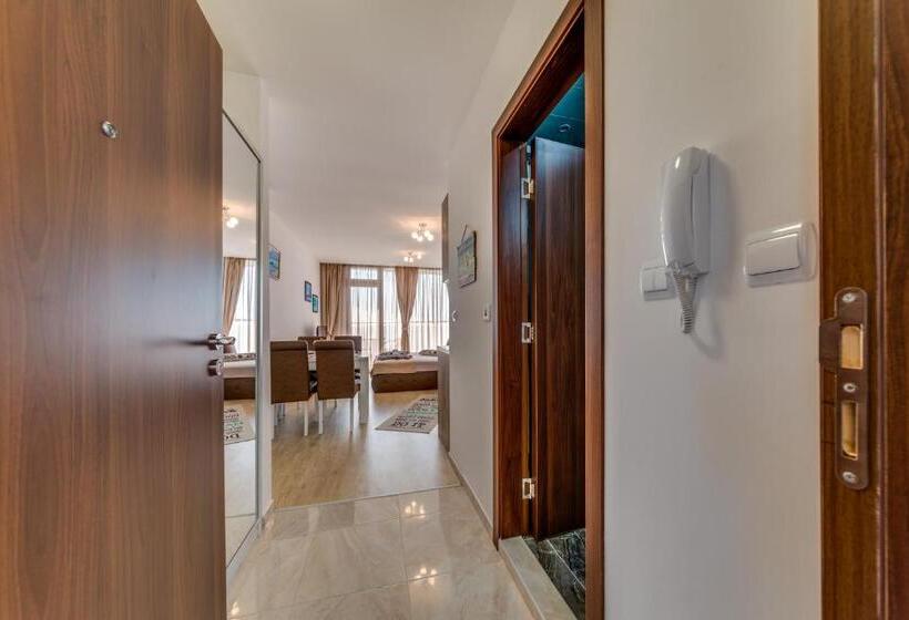 Студия Стандарт Вид на Море, Apartcomplex Golden Bay