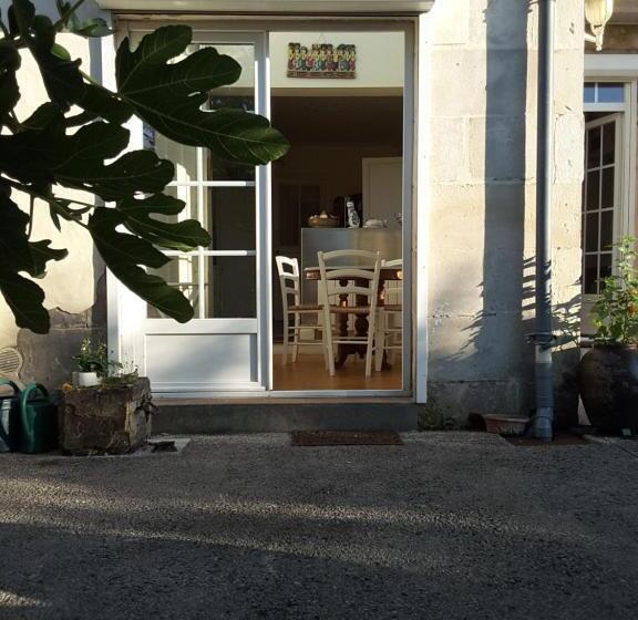 Номер Стандарт Вид на Сад, La Maison Des Thermes, Chambre D Hôte